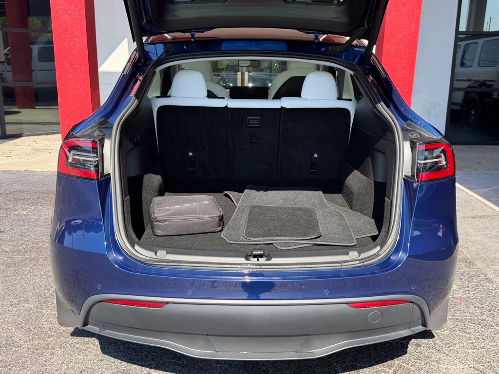 Used 2022 Tesla Model Y Performance AWD/4WD image 16