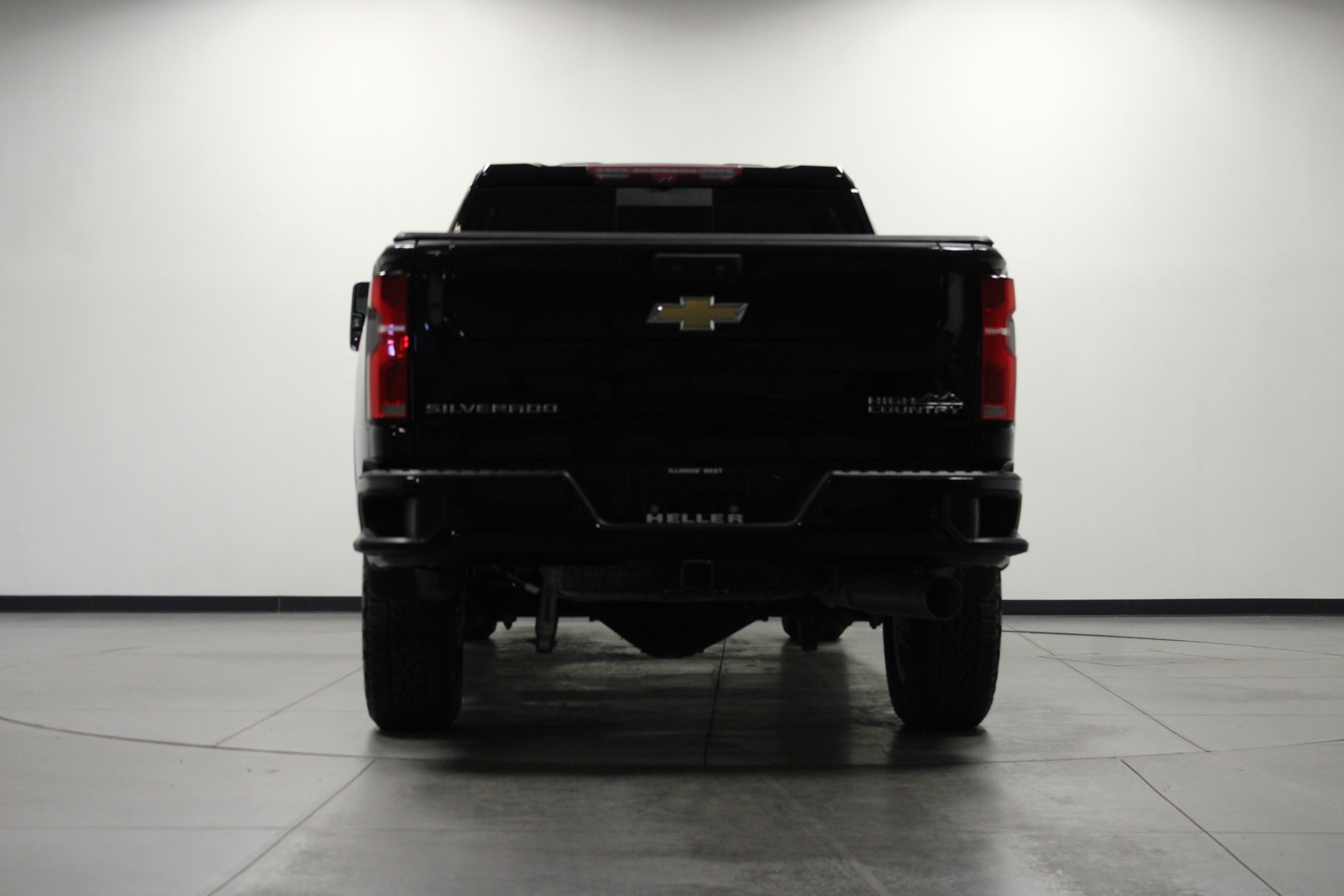 Used 2024 Chevrolet Silverado 2500 High Country w/ Technology Package AWD/4WD image 5