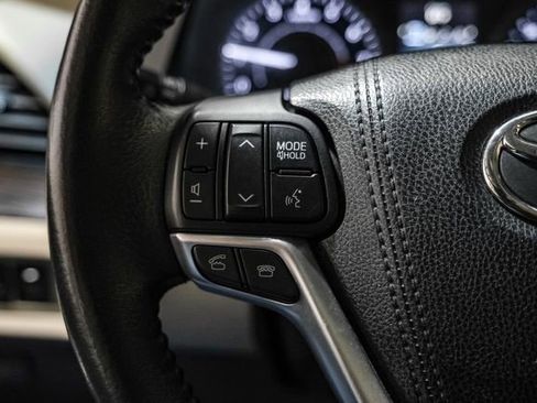 Used 2017 Toyota Sienna XLE Premium image 18