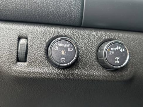 Used 2021 Chevrolet Colorado LT w/ LT Convenience Package AWD/4WD image 14