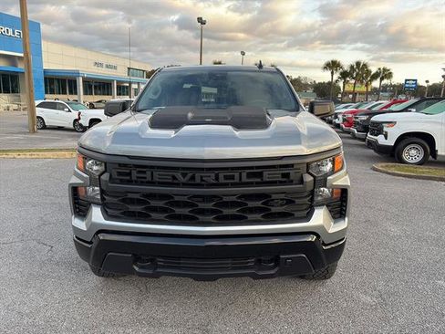 Used 2025 Chevrolet Silverado 1500 Custom Trail Boss w/ Dark Appearance Package image 2