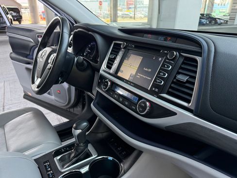 Used 2018 Toyota Highlander Limited image 28