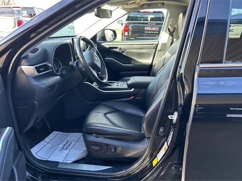 Used 2022 Toyota Highlander XLE image 8