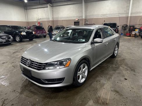 Used 2013 Volkswagen Passat TDI SE FWD image 3