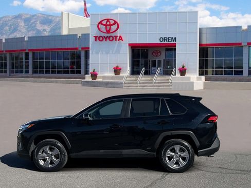 Used 2025 Toyota RAV4 LE AWD/4WD image 6