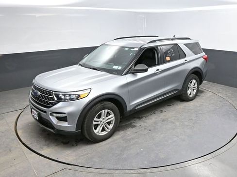 Used 2024 Ford Explorer XLT w/ Equipment Group 202A image 38