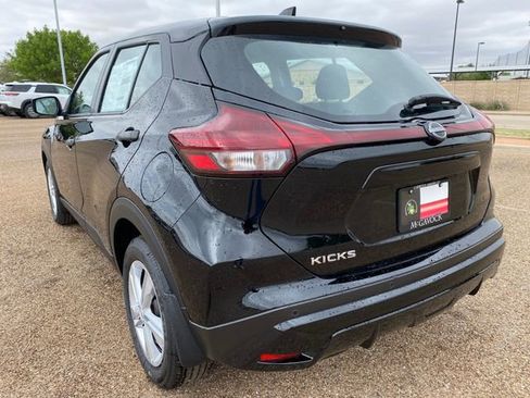 New 2025 Nissan Kicks Play S image 4