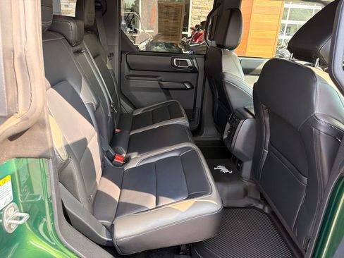 Used 2025 Ford Bronco Outer Banks AWD/4WD image 19