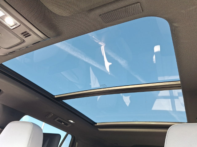 Used 2025 Chevrolet Tahoe Premier AWD/4WD image 17
