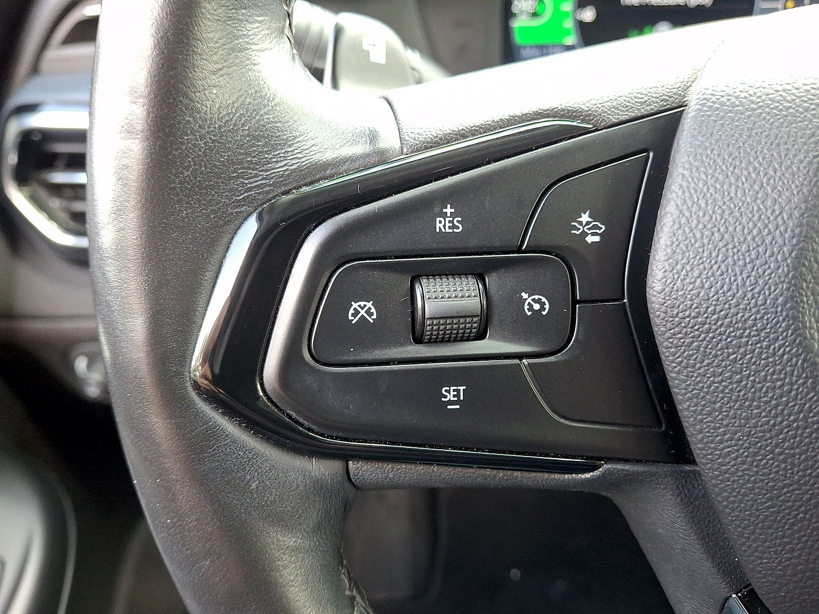 Used 2023 Chevrolet Bolt EUV Premier FWD image 17