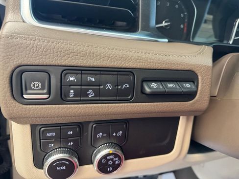 Used 2021 GMC Yukon Denali w/ Denali Premium Package AWD/4WD image 23