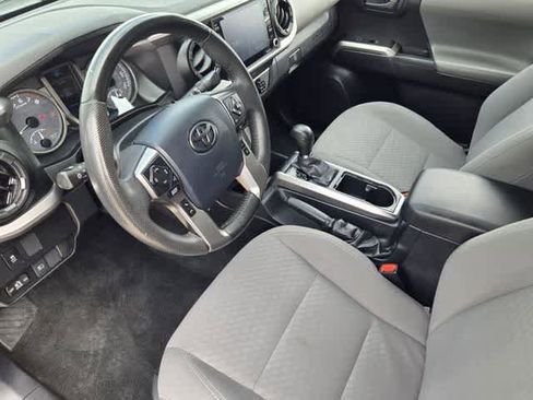 Used 2020 Toyota Tacoma SR5 w/ Technology Package AWD/4WD image 2