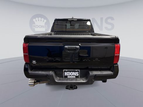 Used 2024 Toyota Tacoma TRD Off-Road AWD/4WD image 5