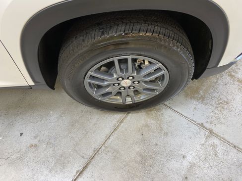 Used 2025 GMC Acadia Elevation image 14