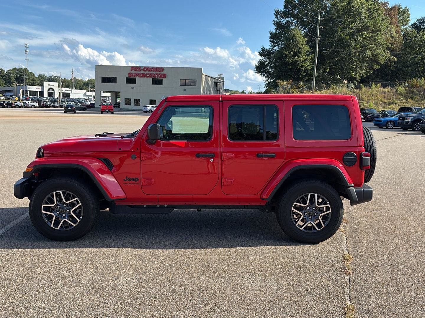 Used 2026 Jeep Wrangler Unlimited Sahara AWD/4WD image 5