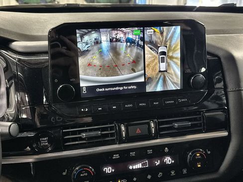 Used 2025 Nissan Pathfinder SL image 20