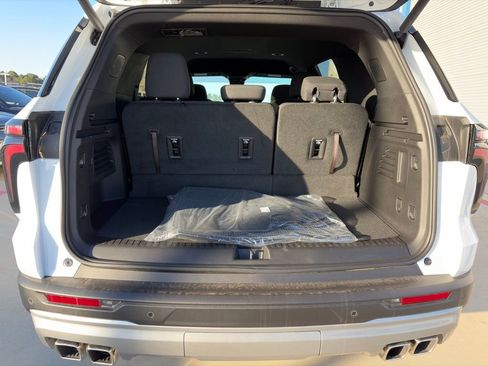 Used 2025 Chevrolet Traverse LT w/ LPO, Floor Liner Package image 8