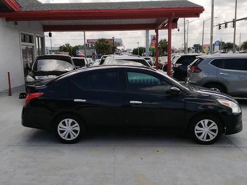 Used 2017 Nissan Versa SV image 4