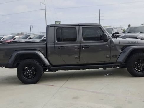 Used 2025 Jeep Gladiator Sport AWD/4WD image 9