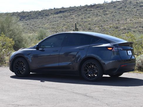 Used 2024 Tesla Model Y Long Range image 5