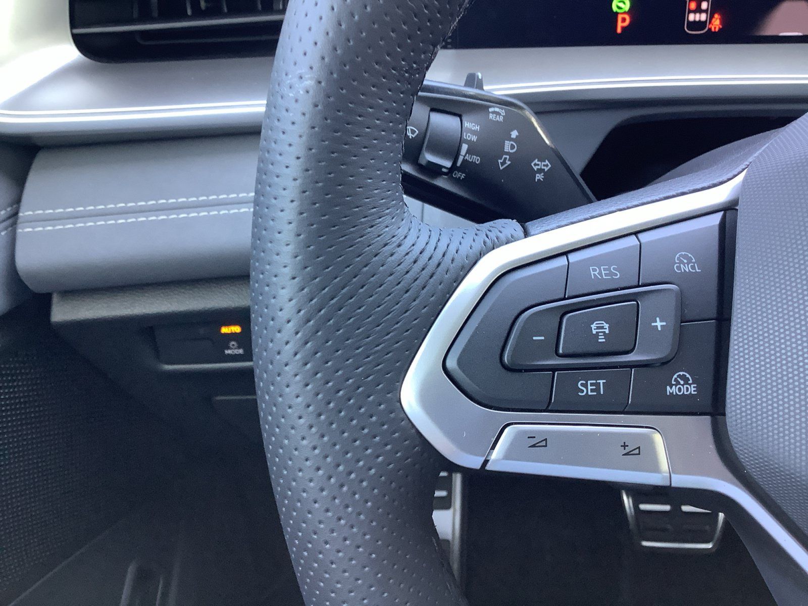 New 2026 Volkswagen Tiguan SE R-Line FWD image 27