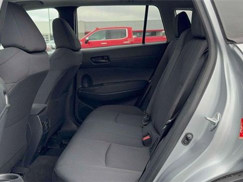 Used 2023 Toyota Corolla Cross LE image 11