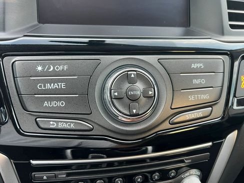 Used 2020 Nissan Pathfinder SV FWD image 15
