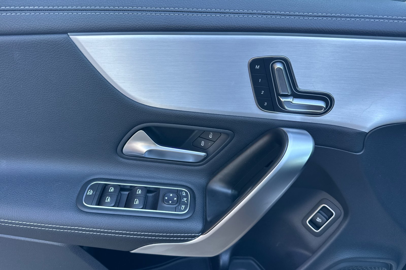 Used 2025 Mercedes-Benz CLA 250 image 11