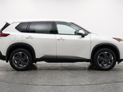 Used 2025 Nissan Rogue SV AWD/4WD image 11