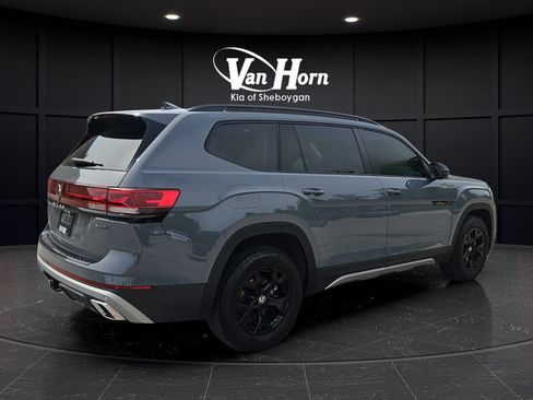 Used 2024 Volkswagen Atlas Peak Edition SE AWD/4WD image 8