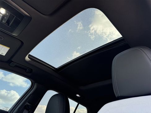 New 2026 Chevrolet Equinox EV LT image 23