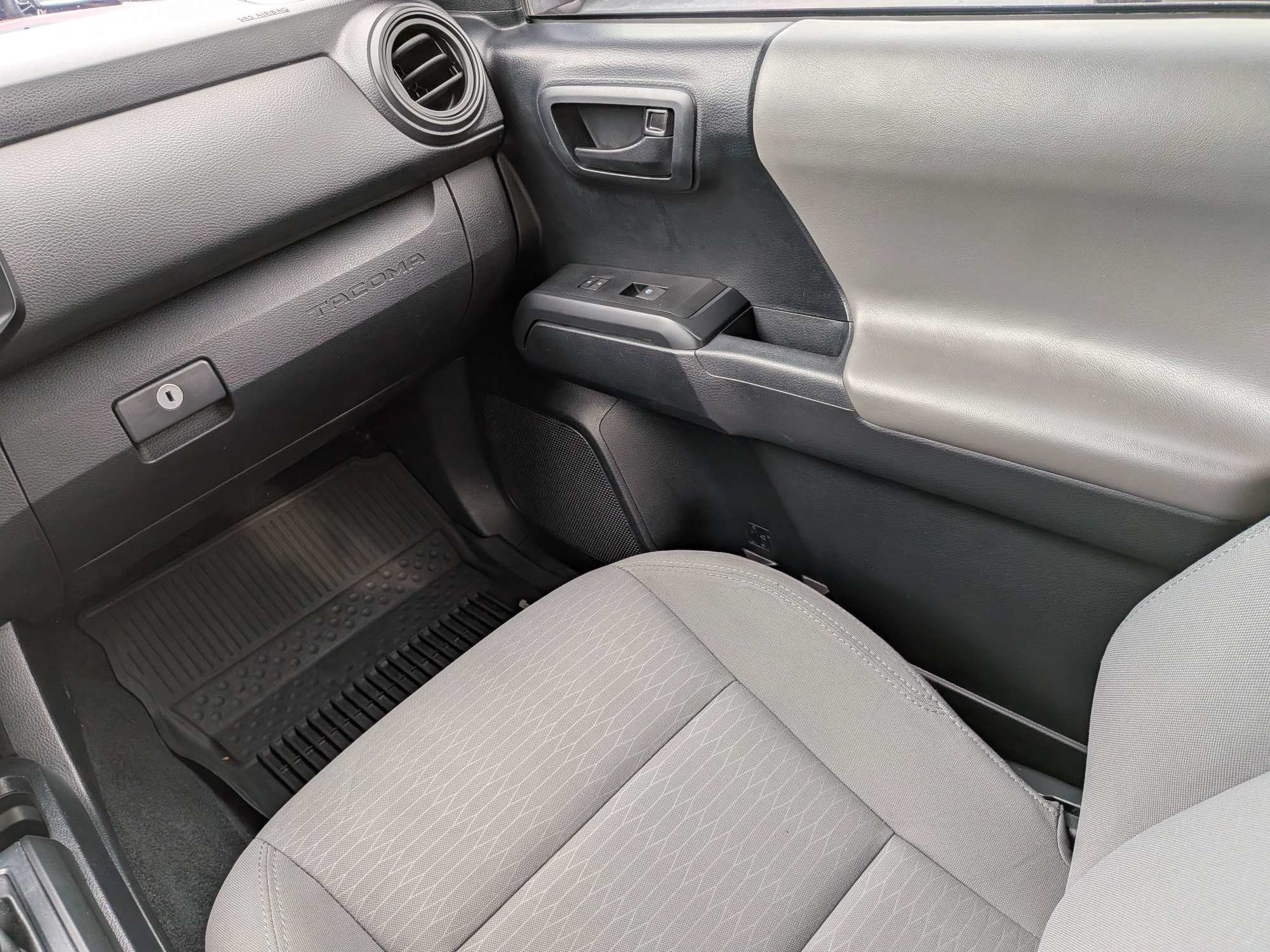 Used 2019 Toyota Tacoma SR w/ SR Convenience Package RWD image 15