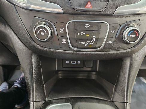 Used 2020 Chevrolet Equinox LT FWD image 18