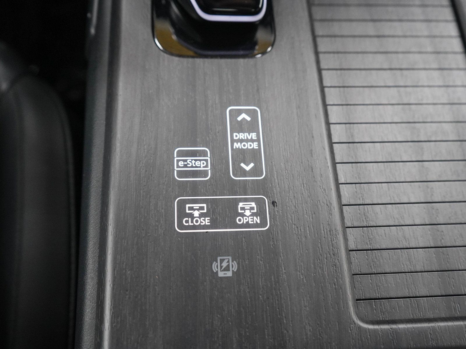 Used 2023 Nissan Ariya AWD image 25