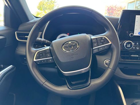 Used 2025 Toyota Highlander XSE AWD/4WD image 29