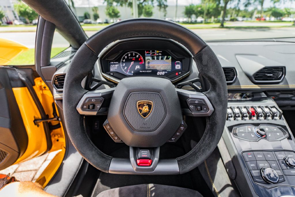 Used 2016 Lamborghini Huracan LP 610-4 AWD/4WD image 21