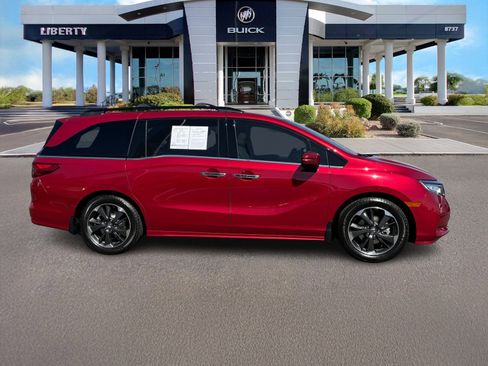 Used 2024 Honda Odyssey Elite image 2