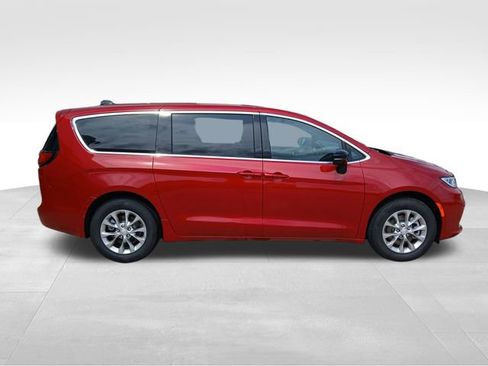 New 2026 Chrysler Pacifica Select AWD/4WD image 6