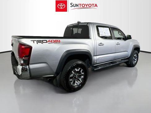 Used 2018 Toyota Tacoma TRD Off-Road AWD/4WD image 4