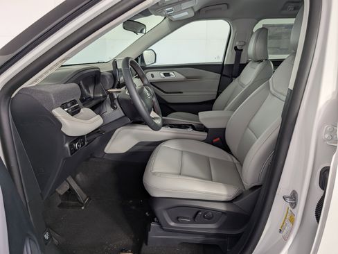 New 2025 Ford Explorer Active w/ Active Comfort Package image 10