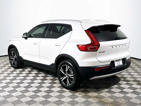 Used 2023 Volvo XC40 B4 Core w/ Convenience Package image 5