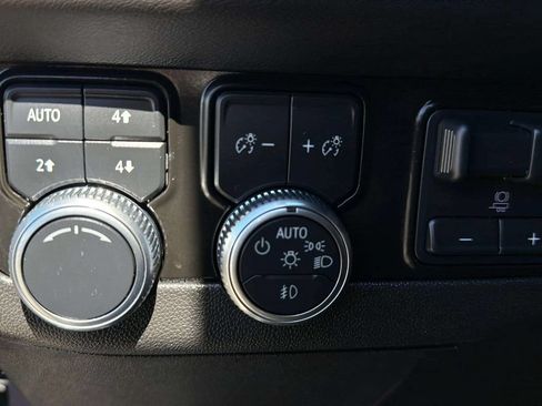 Used 2021 GMC Yukon SLT w/ SLT Luxury Plus Package AWD/4WD image 13