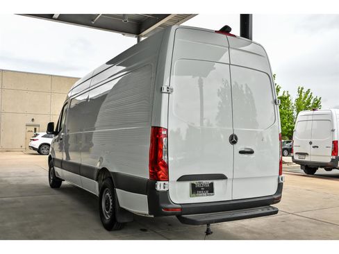 Used 2023 Mercedes-Benz Sprinter 2500 image 5