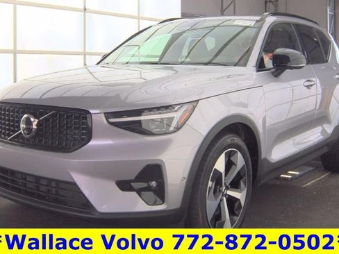 Used 2026 Volvo XC40 B5 Plus AWD/4WD image 2