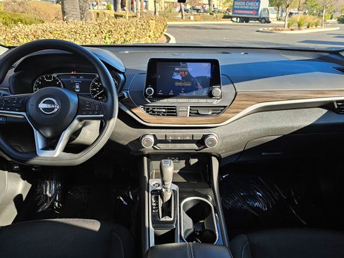 Used 2024 Nissan Altima 2.5 SV image 19