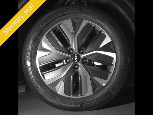 Certified 2024 Kia EV6 Light AWD/4WD image 12