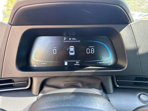 Used 2025 Hyundai Elantra Sport image 27