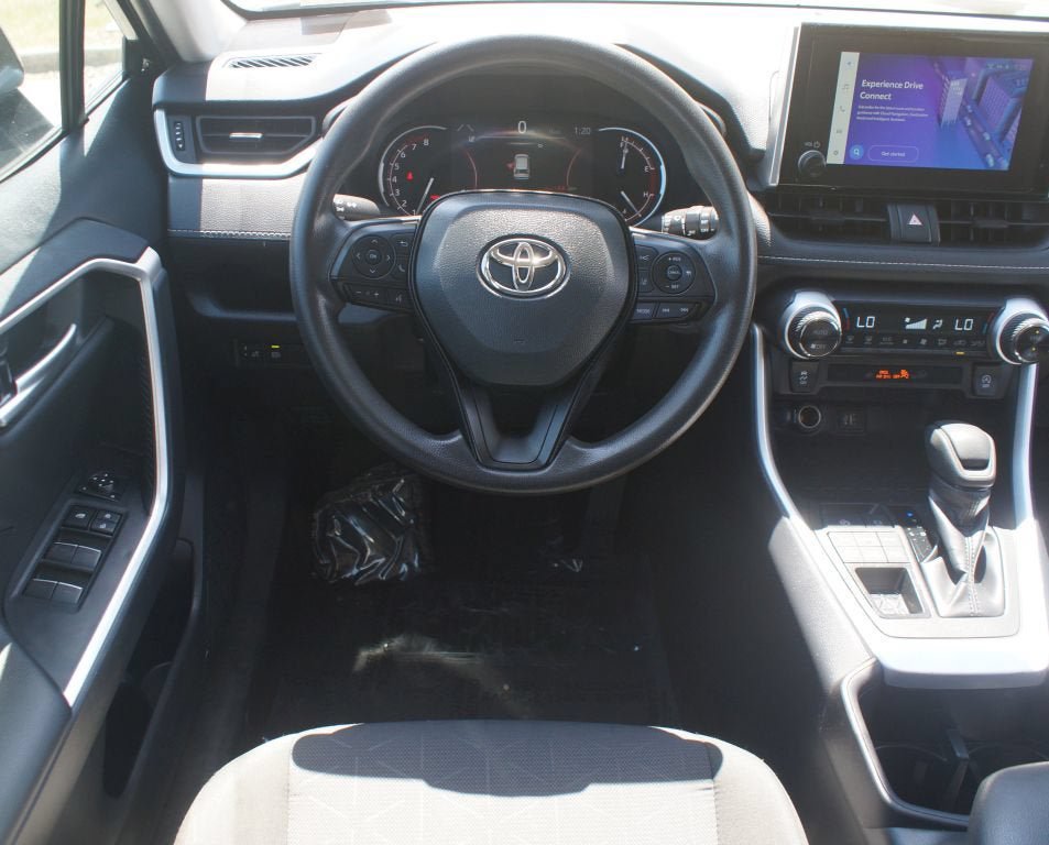 Used 2025 Toyota RAV4 XLE AWD/4WD image 5