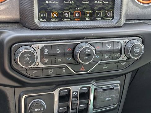 Certified 2022 Jeep Gladiator Mojave w/ Cold Weather Group AWD/4WD image 12