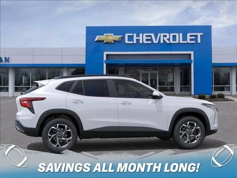 New 2026 Chevrolet Trax LT w/ Driver Confidence Package FWD image 5